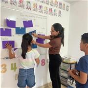 Maestro de apoyo y repaso en educación primaria